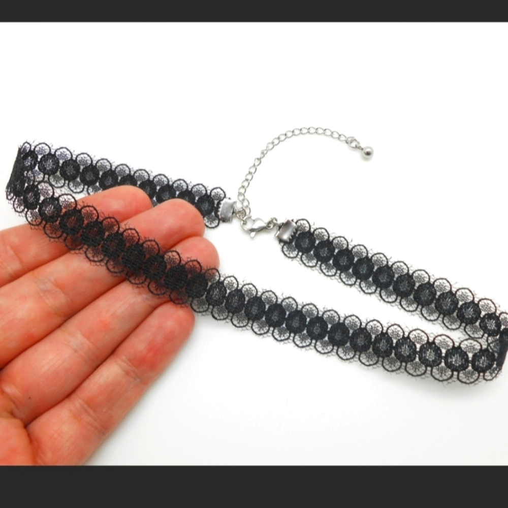 Choker necklace